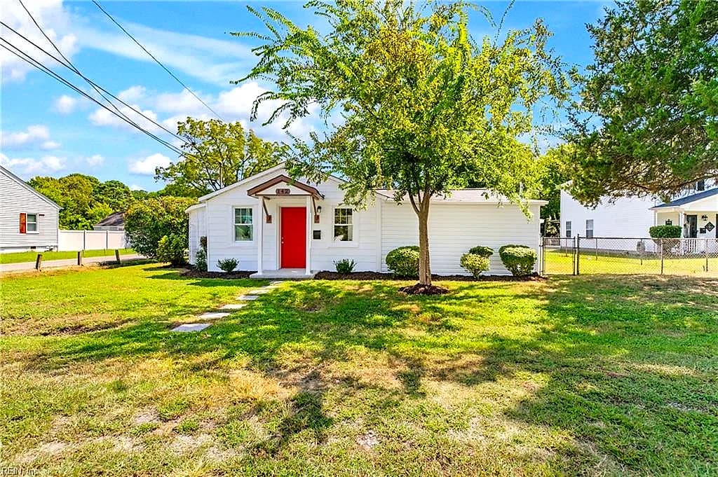 142 Center AVE, NEWPORT NEWS VA 23601 - Photo 3