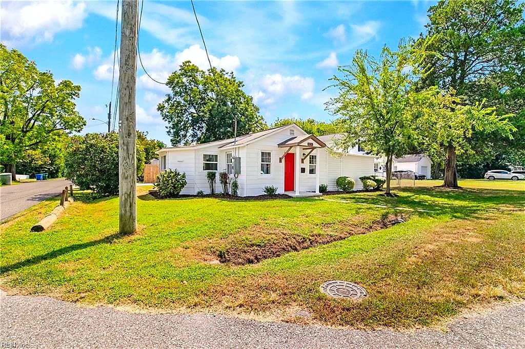 142 Center AVE, NEWPORT NEWS VA 23601 - Photo 4