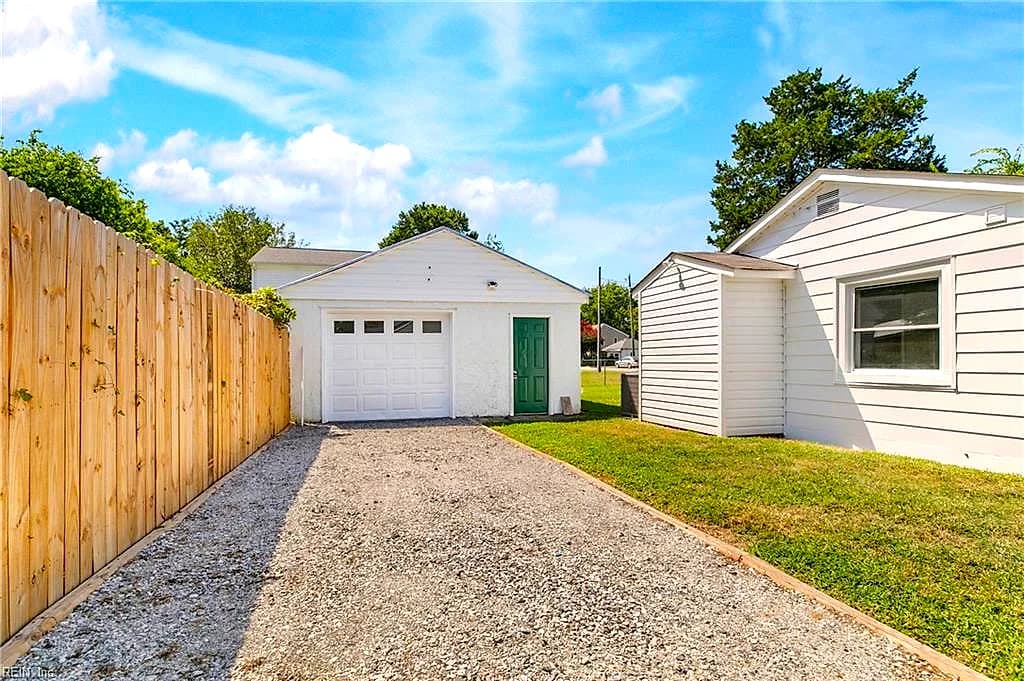 142 Center AVE, NEWPORT NEWS VA 23601 - Photo 5