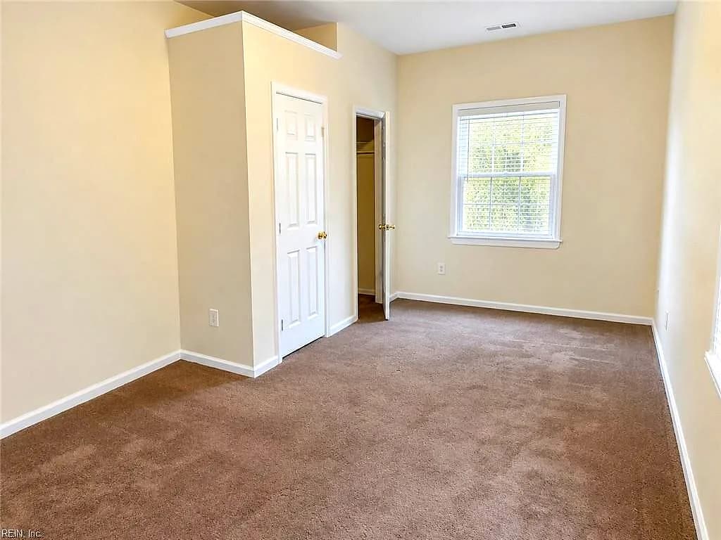 327 W 30th ST, NORFOLK VA 23508 - Photo 4