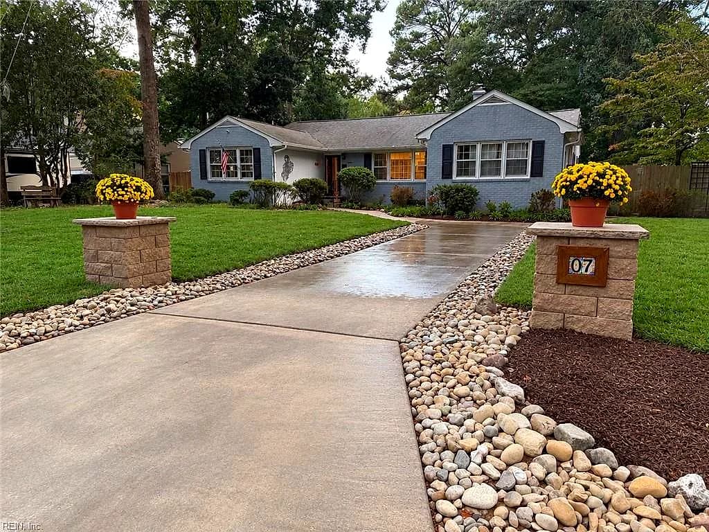 7 Sir Francis Wyatt PL, NEWPORT NEWS VA 23606 - Photo 2