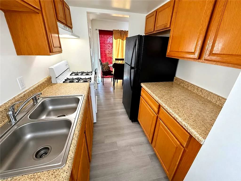 6524 Pasteur CT, NORFOLK VA 23513 - Photo 5