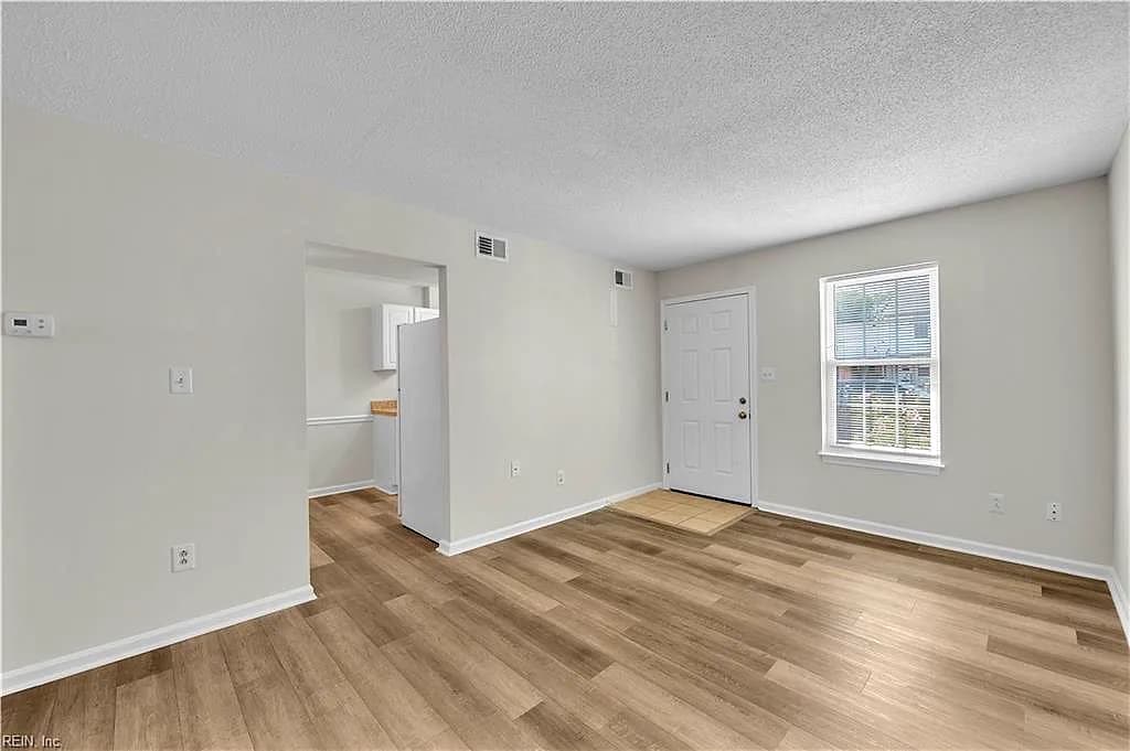 702 Wolftrap LN, VIRGINIA BEACH VA 23462 thumb 6