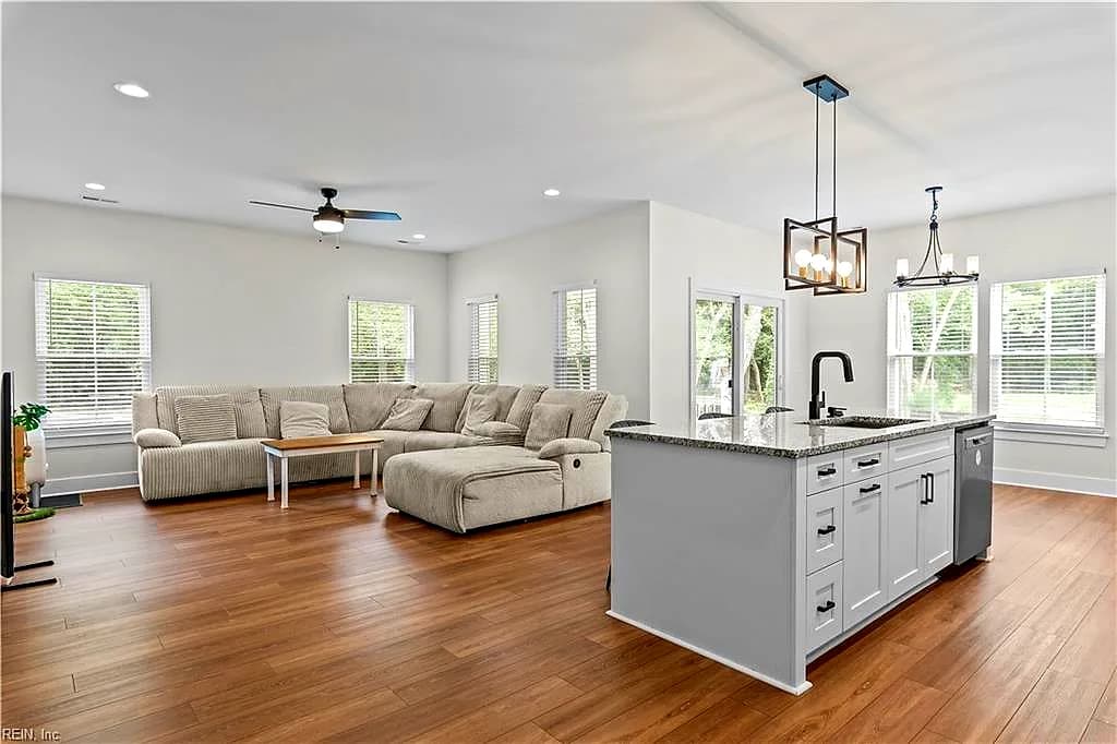 1734 Angus RD, HAYES VA 23072 - Photo 4