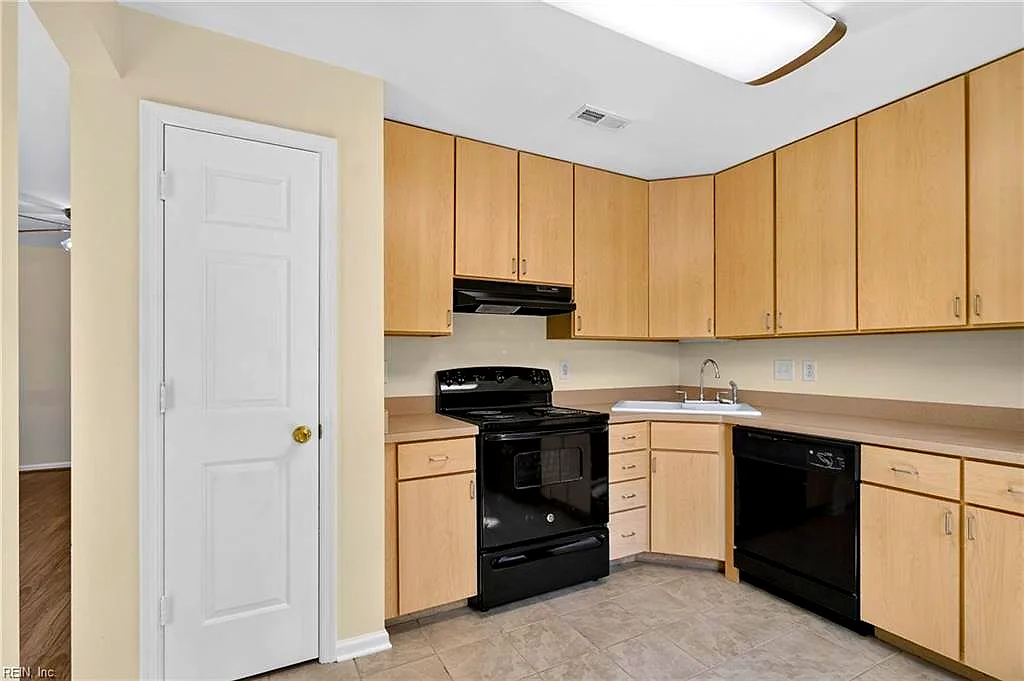 504 Mary Robert LN, NEWPORT NEWS VA 23608 thumb 12