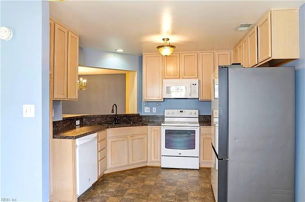 891 Holbrook DR, NEWPORT NEWS VA 23602 thumb 12
