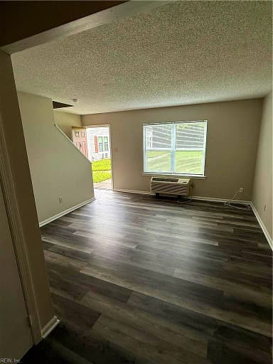 13 Hedge LN #G, PORTSMOUTH VA 23701 thumb 3