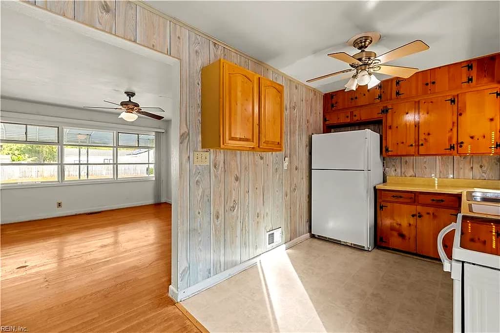 8208 Driftwood DR, NORFOLK VA 23518 thumb 11