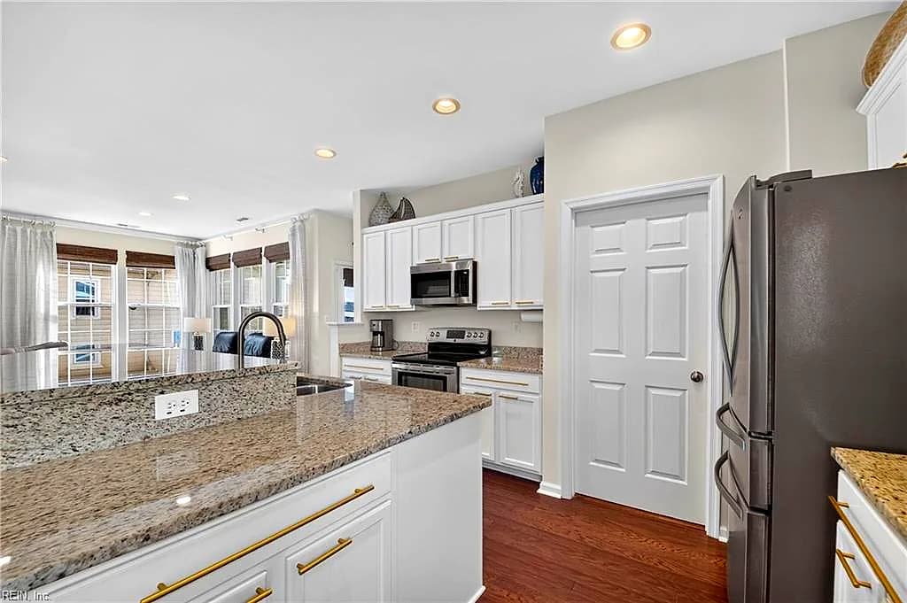 604 Colonel Byrd ST, CHESAPEAKE VA 23323 thumb 9