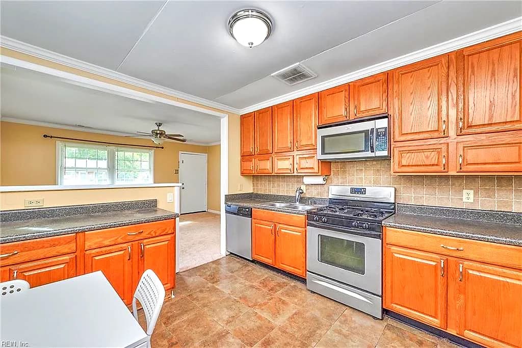 2015 Kensington DR, HAMPTON VA 23663 thumb 7