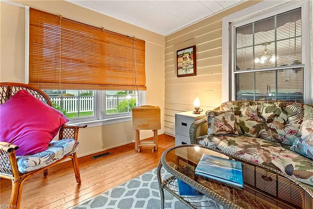 21 Main ST, WACHAPREAGUE VA 23480 thumb 11