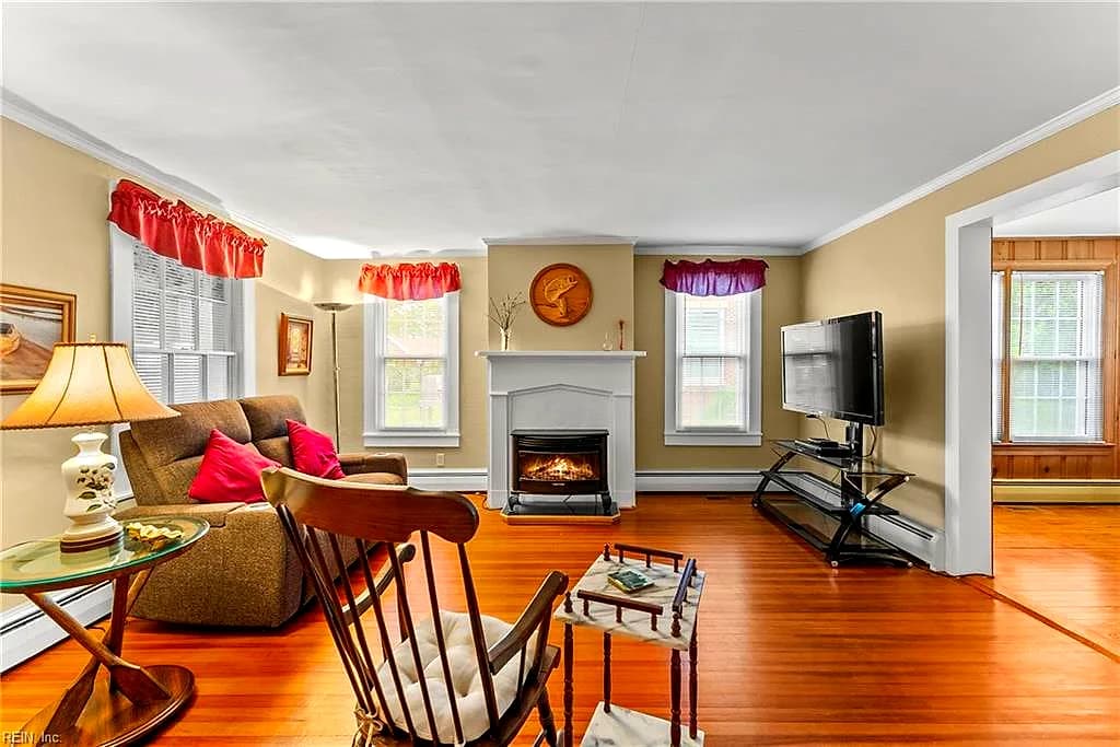 21 Main ST, WACHAPREAGUE VA 23480 - Photo 3