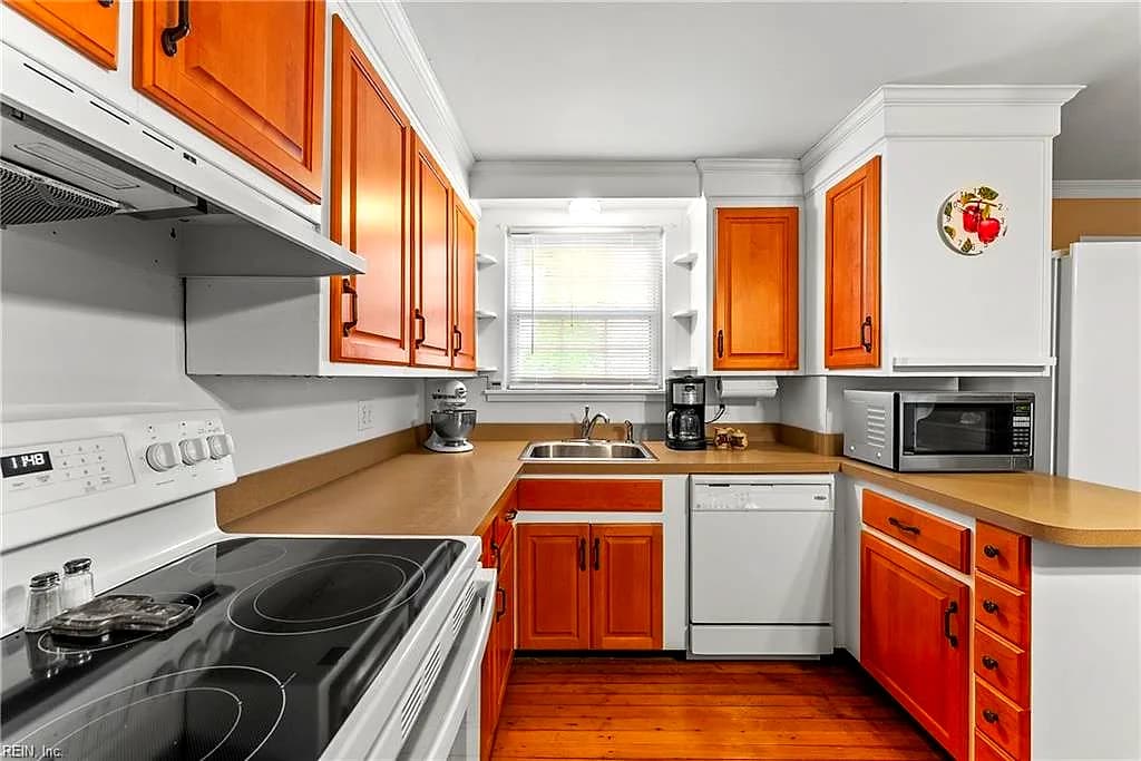 21 Main ST, WACHAPREAGUE VA 23480 - Photo 4