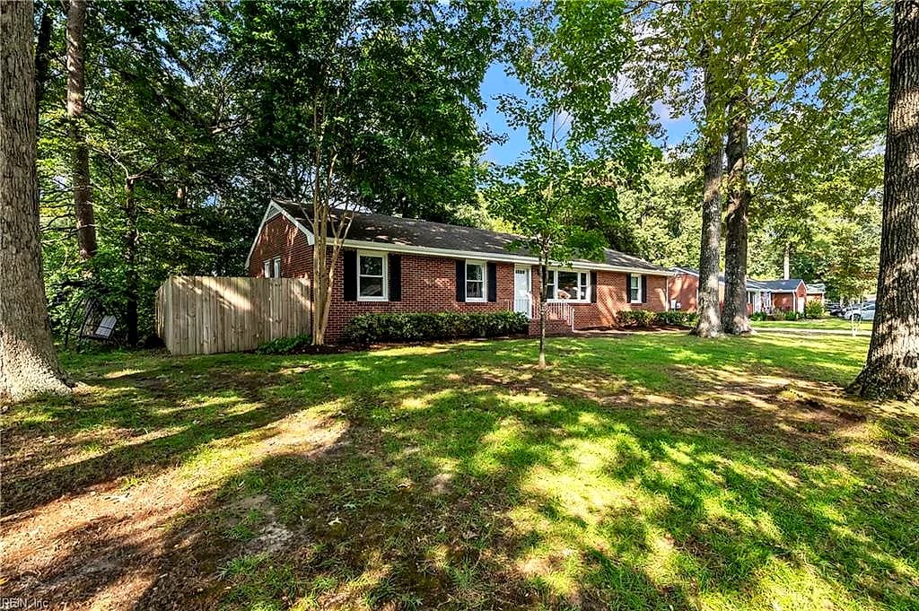 4216 Genoa CRES, CHESAPEAKE VA 23321 - Photo 3