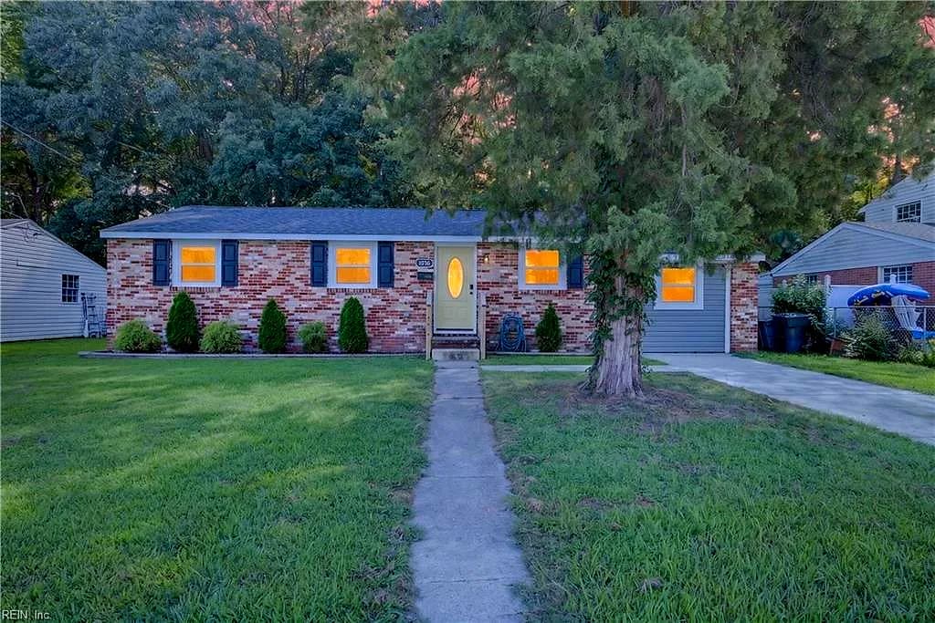 1936 Beall DR, HAMPTON VA 23663 - Main photo