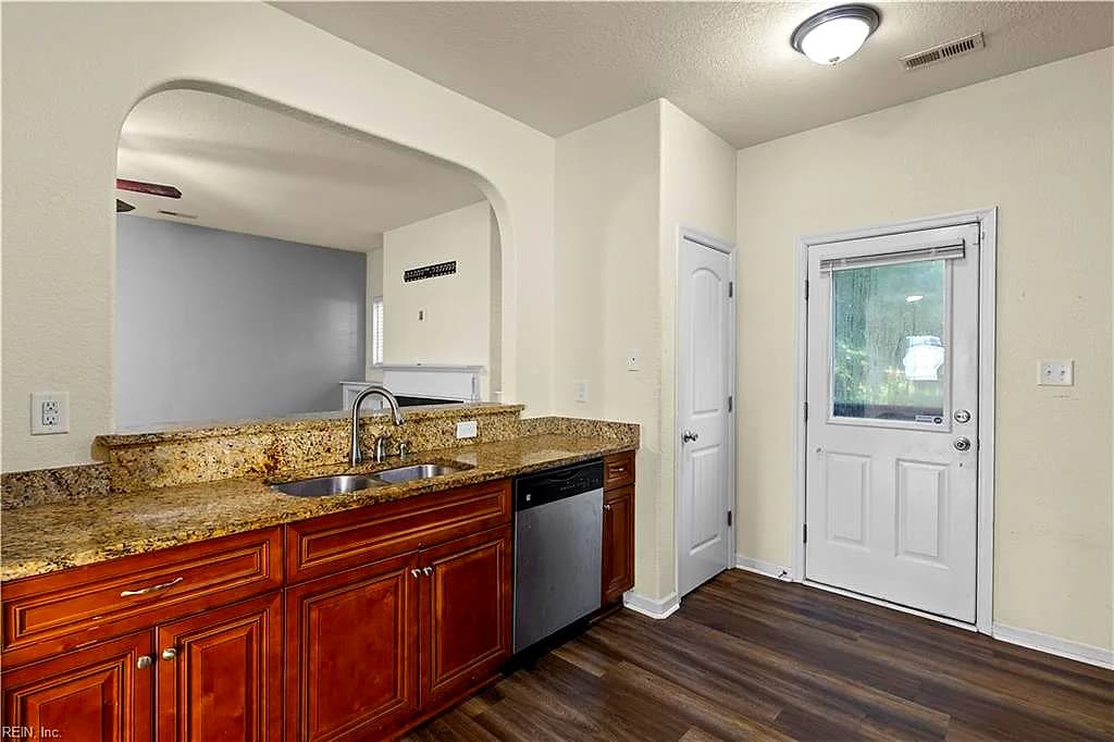 1118 Commerce AVE, CHESAPEAKE VA 23324 thumb 11