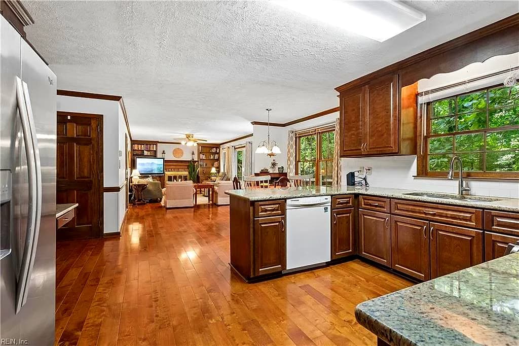 12 Oscars CT, POQUOSON VA 23662 thumb 8