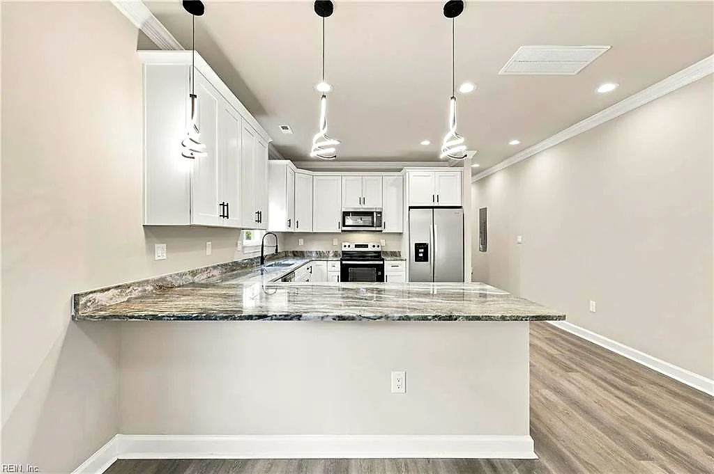 211 Claremont AVE, HAMPTON VA 23661 - Photo 3