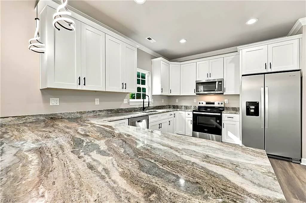 211 Claremont AVE, HAMPTON VA 23661 - Photo 4