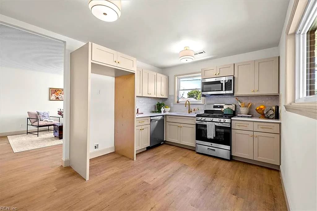 1407 Ekstine DR, PORTSMOUTH VA 23701 thumb 6