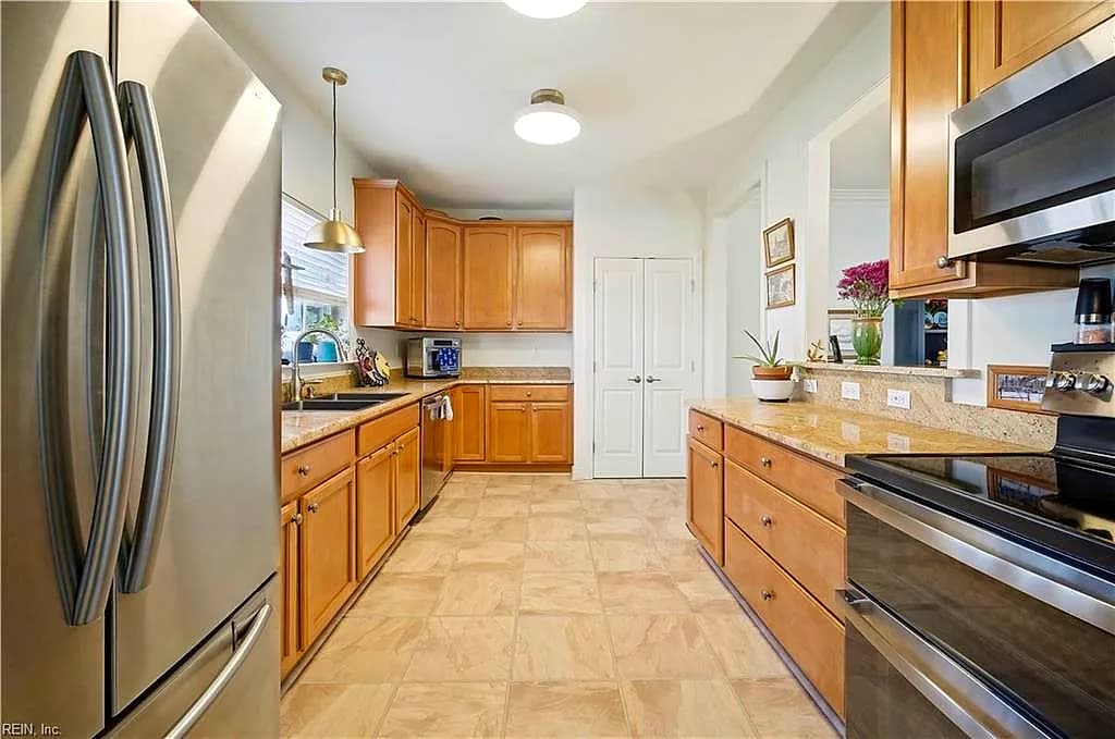 8262 N View BLVD, NORFOLK VA 23518 thumb 9