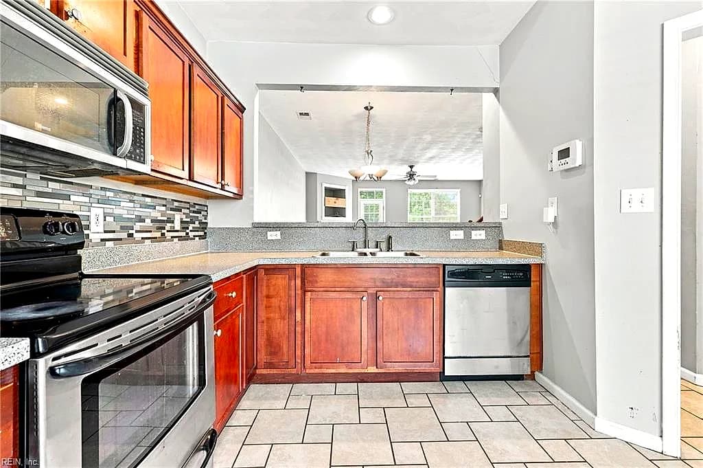 1804 Mizzen LN, VIRGINIA BEACH VA 23454 - Photo 4