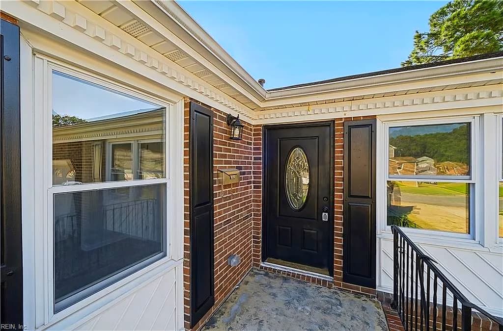 302 Deaton DR, HAMPTON VA 23669 - Photo 5