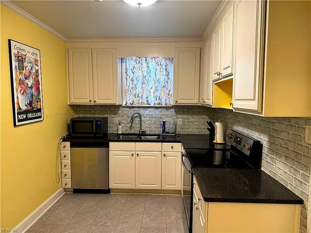 264 James River DR, NEWPORT NEWS VA 23601 - Photo 3