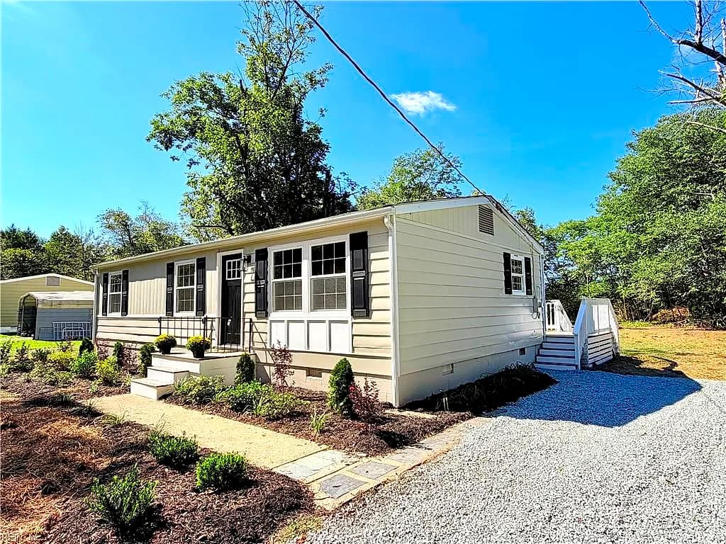 8024 Airport RD, QUINTON VA 23141 - Main photo
