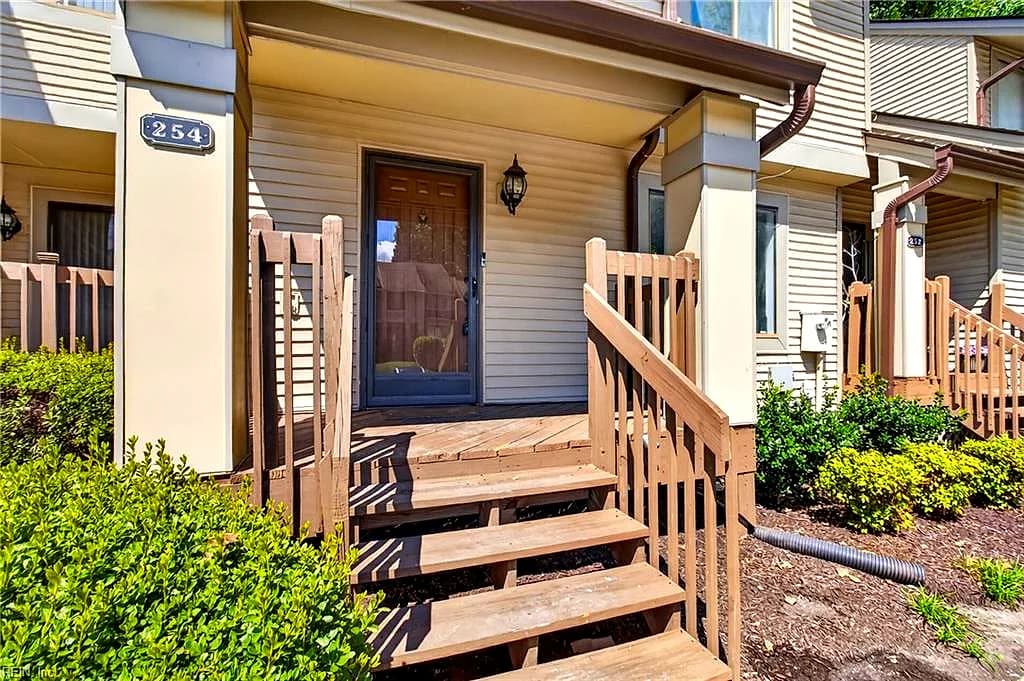 254 Bridgewater DR, NEWPORT NEWS VA 23603 - Photo 4