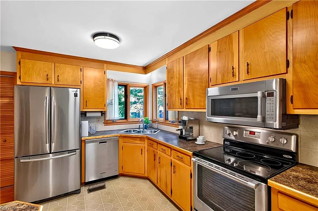 1673 Pine Tree DR, GLOUCESTER POINT VA 23062 thumb 12