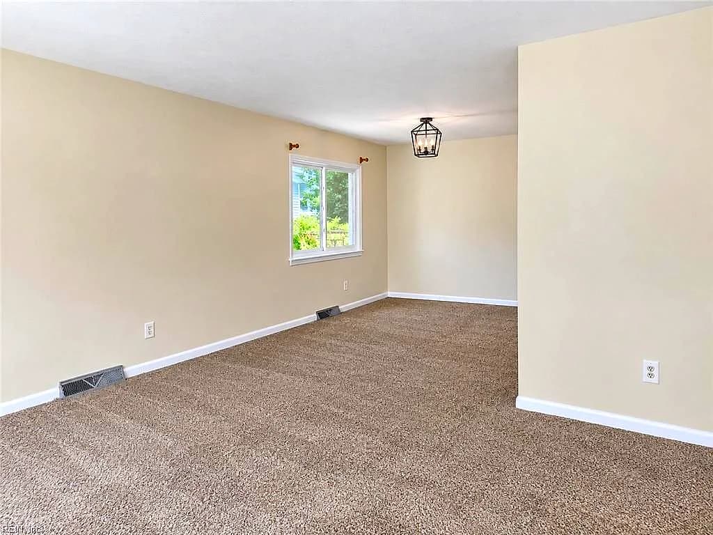 19 Kingslee LN, HAMPTON VA 23669 - Photo 4
