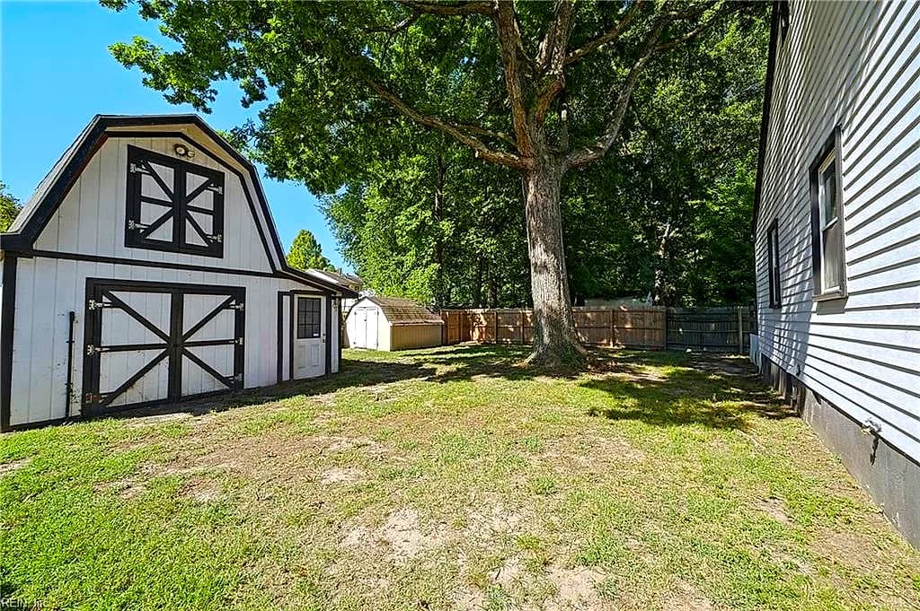 737 Leonard LN, NEWPORT NEWS VA 23601 - Photo 3