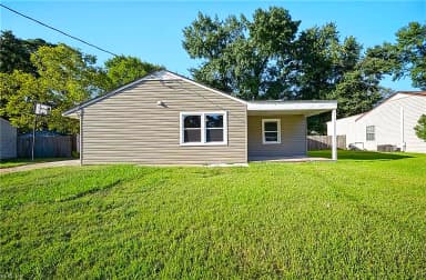 2426 Livesay RD, CHESAPEAKE VA 23323 thumb 3