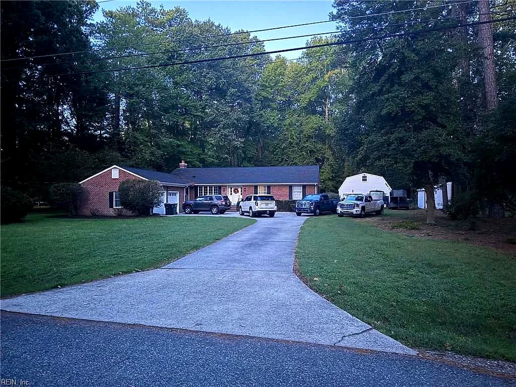 105 Ilex DR, YORKTOWN VA 23692 - Photo 2