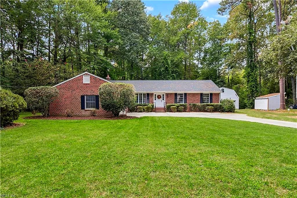 105 Ilex DR, YORKTOWN VA 23692 - Photo 4