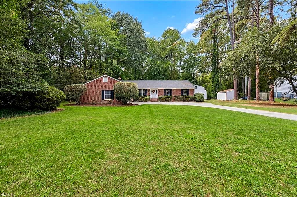 105 Ilex DR, YORKTOWN VA 23692 - Photo 5