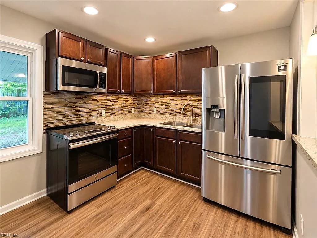 1801 S Lakeland DR, NORFOLK VA 23518 thumb 8