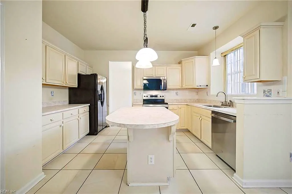 3884 Donnington DR, VIRGINIA BEACH VA 23456 - Photo 4