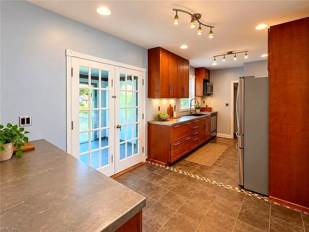 410 Burleigh AVE, NORFOLK VA 23505 - Photo 4