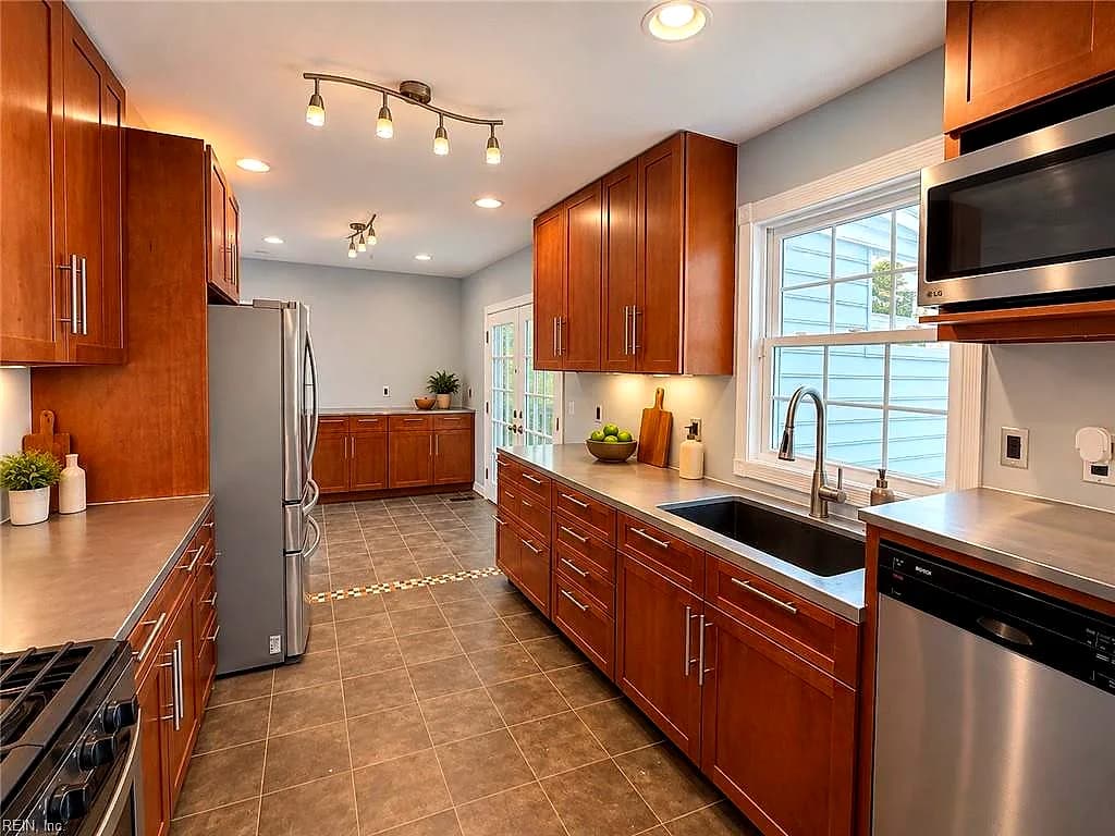 410 Burleigh AVE, NORFOLK VA 23505 thumb 6