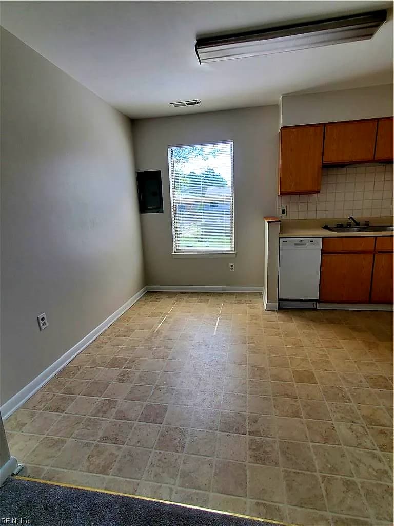 8570 Chesapeake BLVD #14, NORFOLK VA 23503 - Photo 5