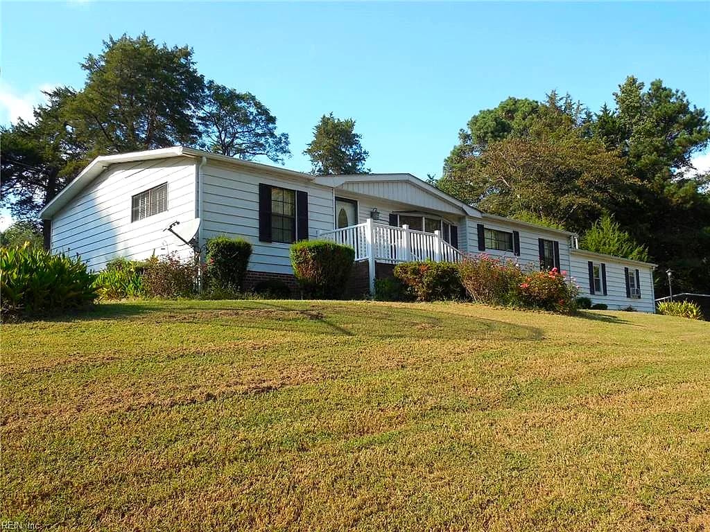5684 T C Walker RD, GLOUCESTER VA 23061 - Main photo