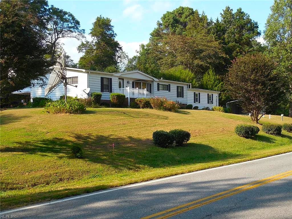 5684 T C Walker RD, GLOUCESTER VA 23061 - Photo 3