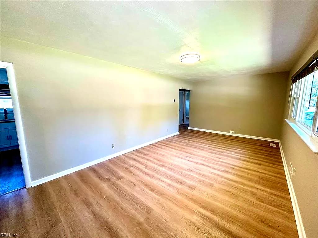 1049 Baker RD, VIRGINIA BEACH VA 23455 - Photo 3