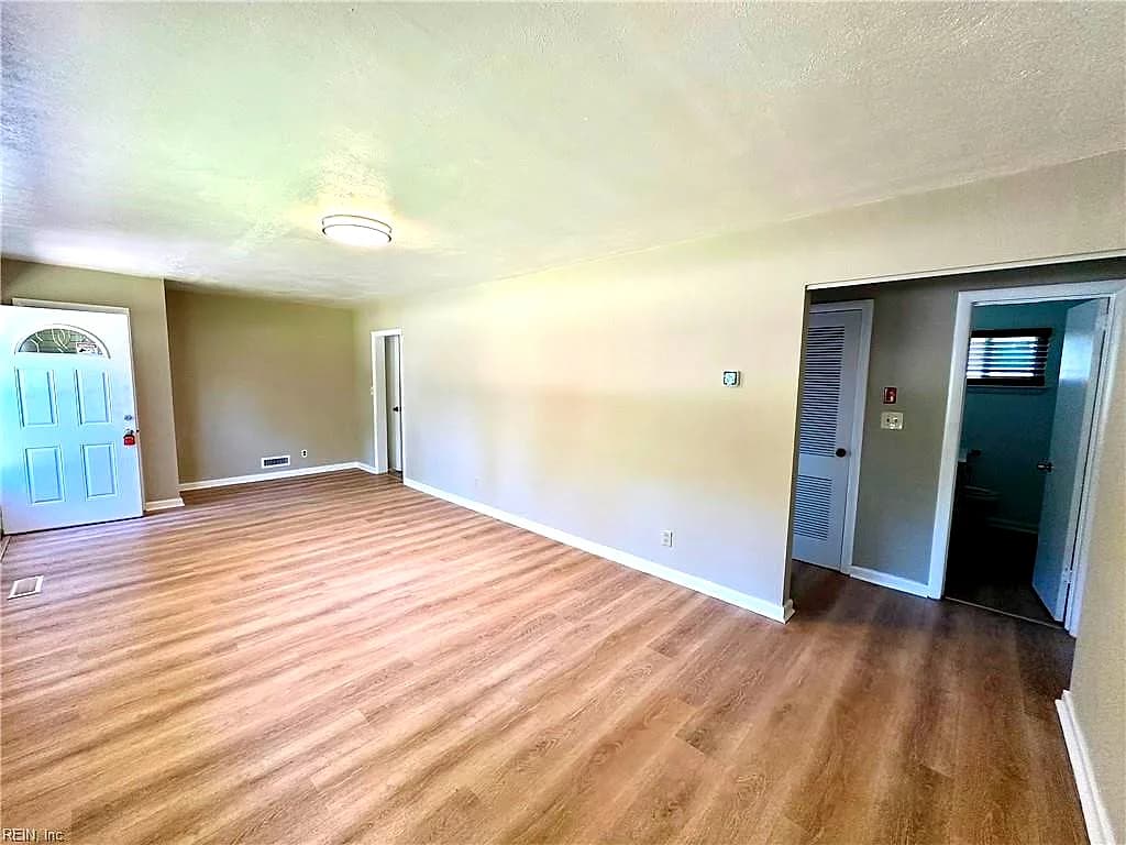 1049 Baker RD, VIRGINIA BEACH VA 23455 - Photo 4
