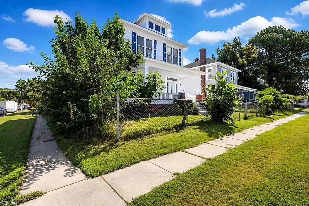 2114 Chestnut AVE, NEWPORT NEWS VA 23607 - Photo 2