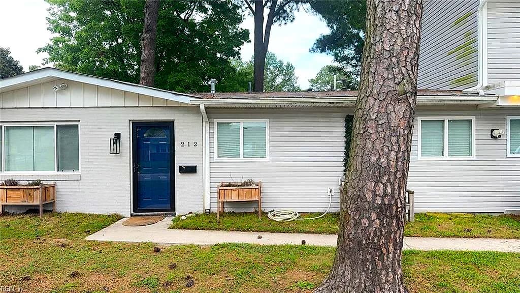 212 Waverly DR, VIRGINIA BEACH VA 23452 - Main photo