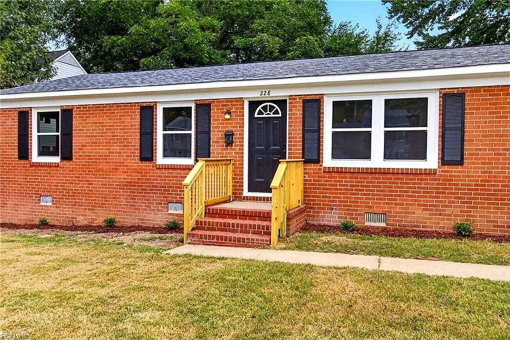 228 Colony RD, NEWPORT NEWS VA 23602 - Photo 3