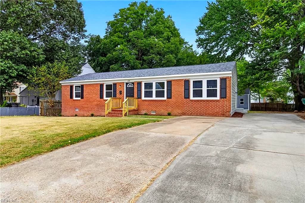 228 Colony RD, NEWPORT NEWS VA 23602 - Photo 4